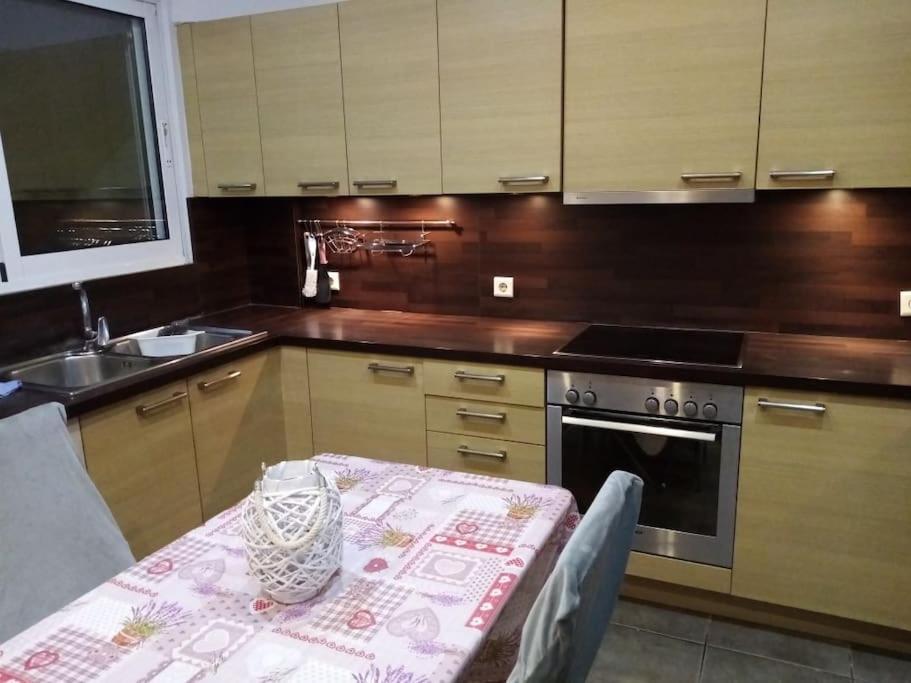 Τεσσαρι Στον Ναυτικο Ομιλο Χiου Appartement Chios Town Buitenkant foto